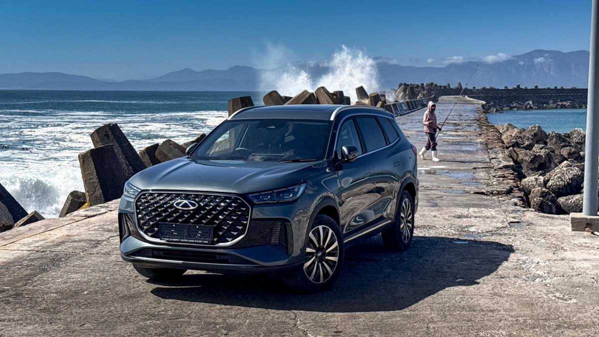 AutoTraderSA's tweet image. We got the keys to the Chery #Tiggo8 for December 2025. But not just any Tiggo 8, the 1.5T CSH #PHEV Apex derivative. After covering thousands of kilometres in this model, here are our thoughts: bit.ly/CheryTiggo8CSH…