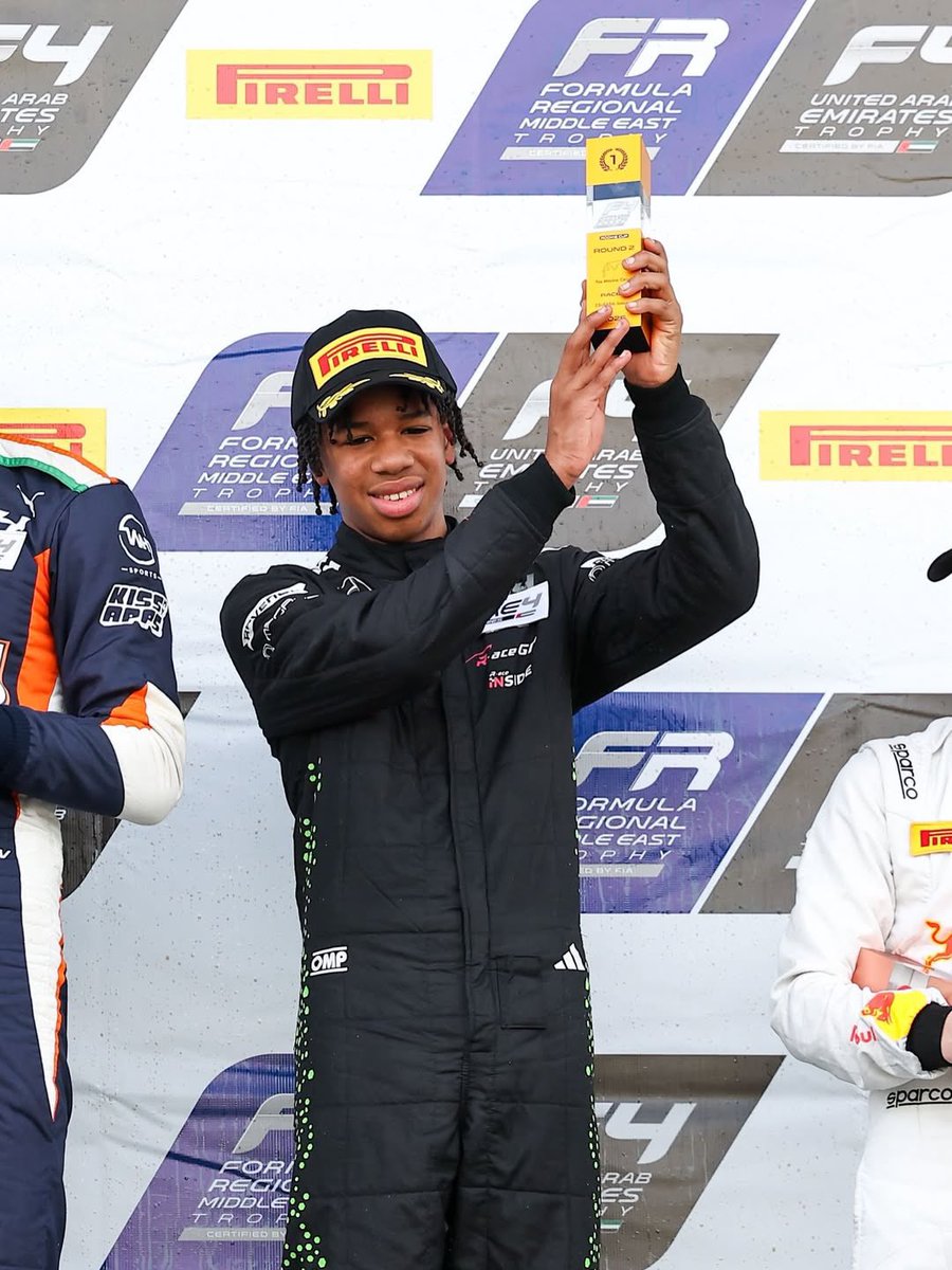 🏎️ Kenzo Craigie en démonstration en UAE4. 

À seulement 15 ans, le pilote d’origine Guadeloupéenne a marqué les esprits en décrochant sa première double pole position en Championnat des Émirats Arabes Unis de Formule 4 (UEA4) . Auteur d’une qualification de très haut niveau,