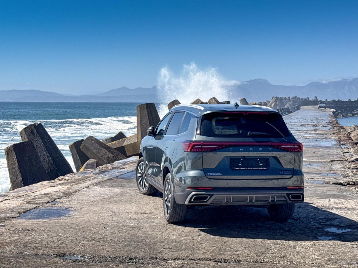 AutoTraderSA's tweet image. We got the keys to the Chery #Tiggo8 for December 2025. But not just any Tiggo 8, the 1.5T CSH #PHEV Apex derivative. After covering thousands of kilometres in this model, here are our thoughts: bit.ly/CheryTiggo8CSH…
