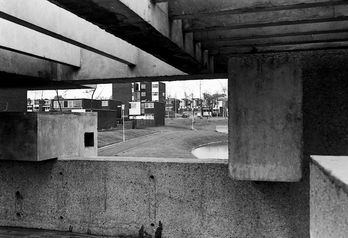 Pabellón Apollo en el Condado de Durham, Inglaterra. Obra del arquitecto Victor Pasmore construidos en 1969.

#ApolloPavilion #VictorPasmore #arquitectura #architecture
