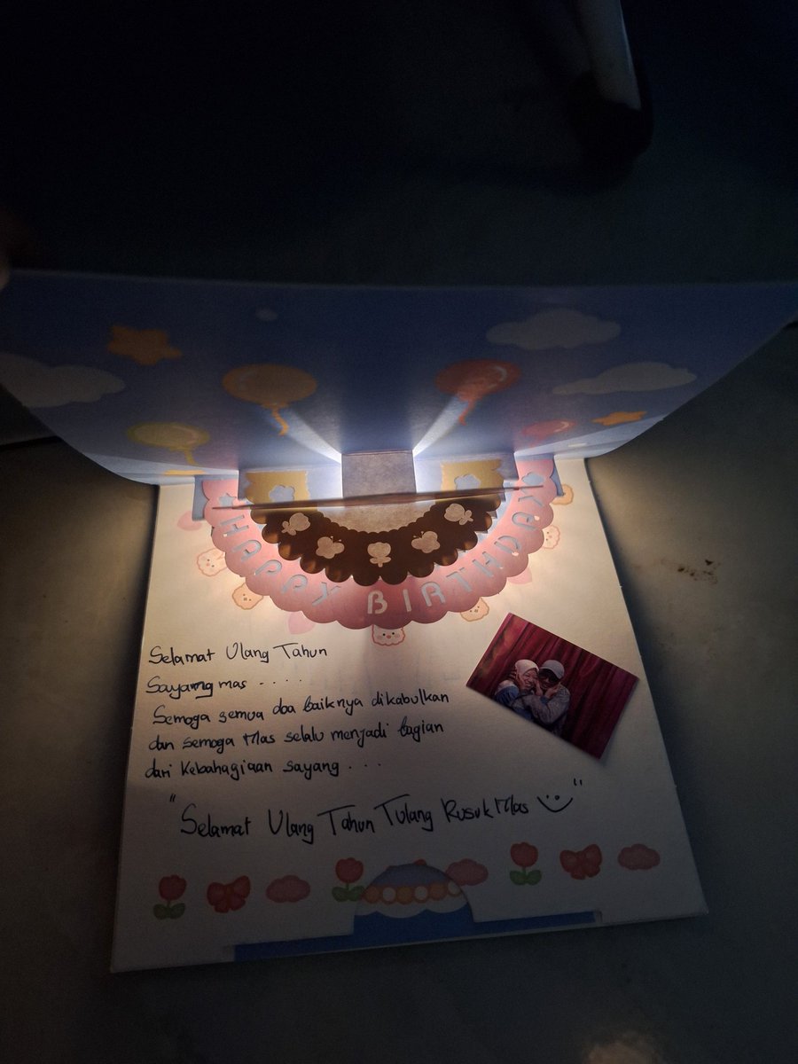 miedanseblak's tweet photo. Dan ini birthday gift darimu 
Agak bocil sih tapi ternyata memenuhi inner childku yang pernah ingin punya music box https://t.co/FBRXHUMJT4