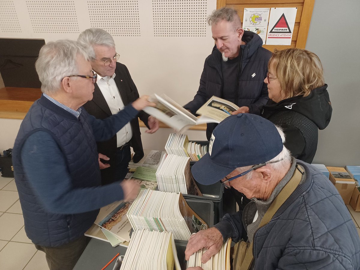 MATP_ARDECHE's tweet photo. Beau succès pour l’AG de MATP à la salle Triolet de Chomérac 👏
Actions 2025, projets 2026–2027, parole aux adhérents (P. Duclaux, animation P. Garel), bilan financier, CA renouvelé et projection du doc La belle eau du Bois Lantale avec S. Debard. Merci à tous ! 🙏 https://t.co/rh3EWMx7ev