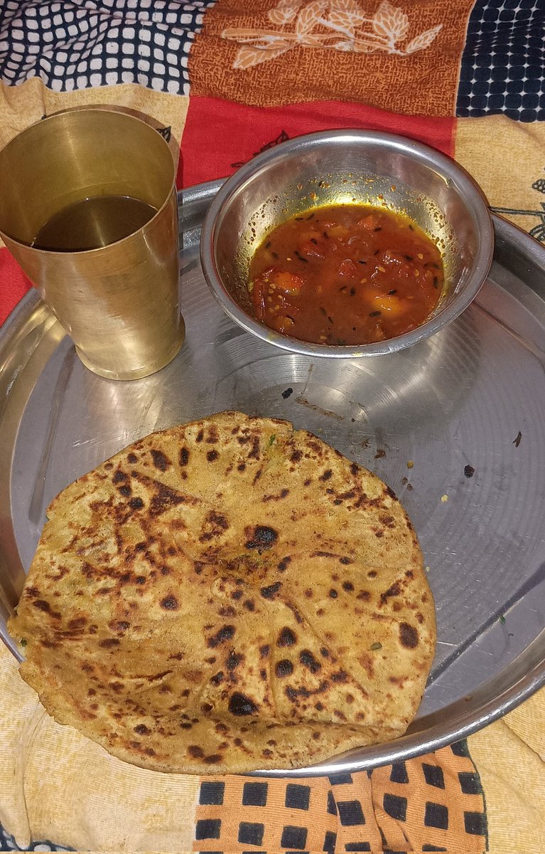 SunilGaur_0's tweet photo. आ जाओ मित्रो 
शाम का भोजन करते हैं 

देशी लोग देशी खाना , गिलास पर कोई भी मत जाना 

@kamalrajsingh_  @ajayG_01 @MChand01 
@Amitta_Agarwal https://t.co/JsVR6OLHl3
