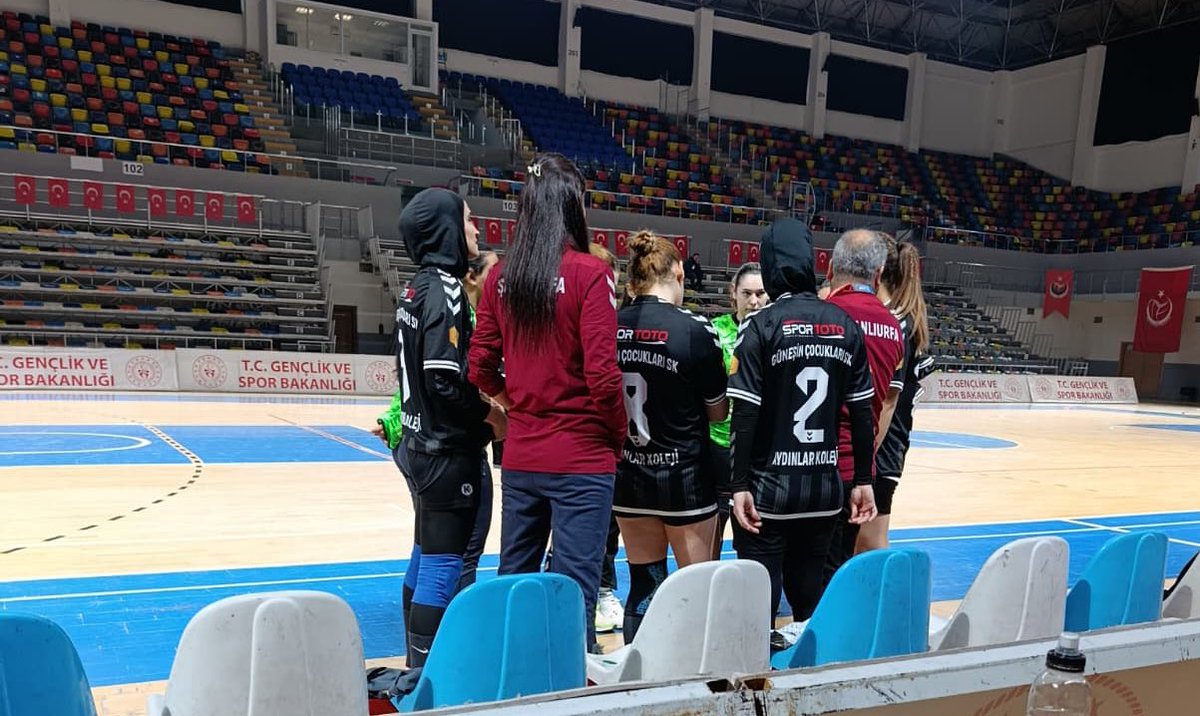 Tebrikler Güneşin Çocukları ☀

Hentbol Kadınlar 2. Ligi G Grubunda mücadele eden Güneşin Çocukları Spor Kulübü oyuncularımız rakibi Diyarbakır Büyükşehir Belediye Spor Kulübü'nü 32-29  yenerek, bu hafta da bizleri mutlu etti. 

Teknik heyet ve sporcularımızı tebrik ediyor,