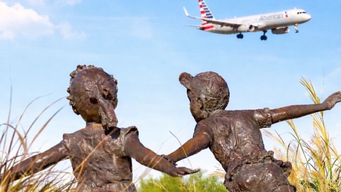 DFWAirport's tweet image. 📢 This one's for our #avgeek friends... Founders’ Plaza has reopened! ✈️

📸 Celebrate the plaza's return by sharing your favorite #planespotter photos. Tag us and add #DFWYES for a chance to be featured on our social channels!
