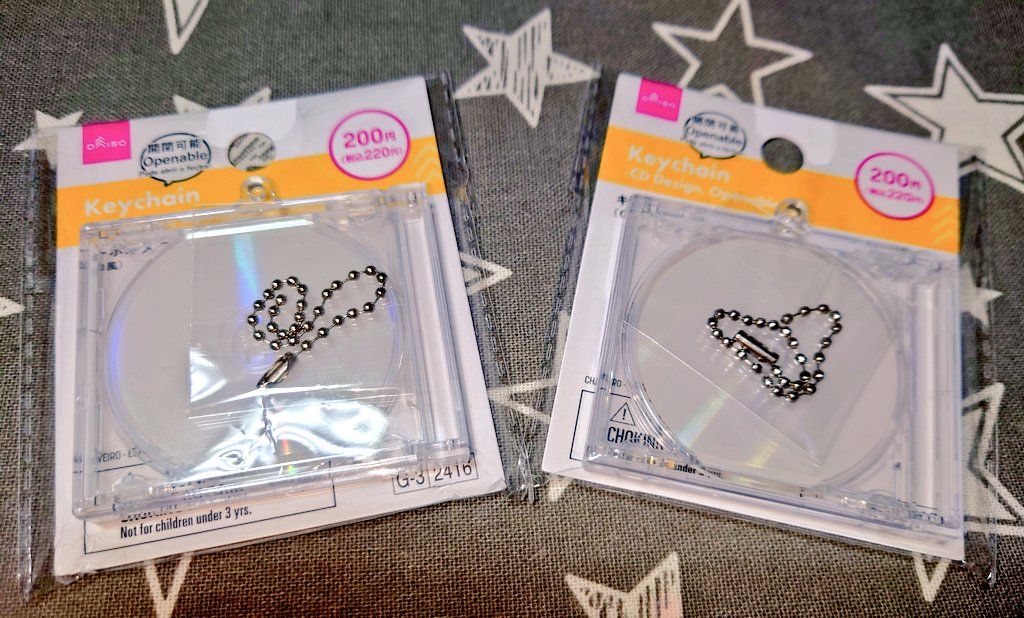 sachi521gb's tweet photo. 深夜のハンドメイド✨
やぁっとミニCDキーホルダーを買えたから“うたってきりりんぱ”で作ってみた😊
また再販したら次はボンバーさんで作りたいなー。 https://t.co/8B0DQUve0E