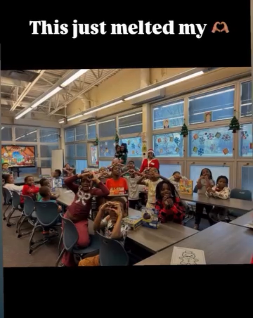 defiRoxie's tweet photo. My goal is always to empower  to make a difference and to allow God to work through me !! …  Over 100 children received gifts thank you to our sponsor @Setmefreerealty , Flawless restoration and United community first ! 

May your #2026 be full of 🫶🏽💫💫 #dreambigbebig https://t.co/LE1lCbdeh2