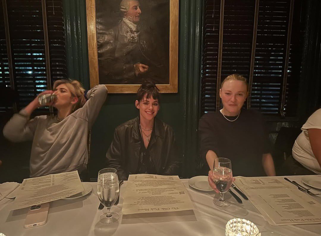 Kristen Stewart with Dakota Fanning and Imogen Poots