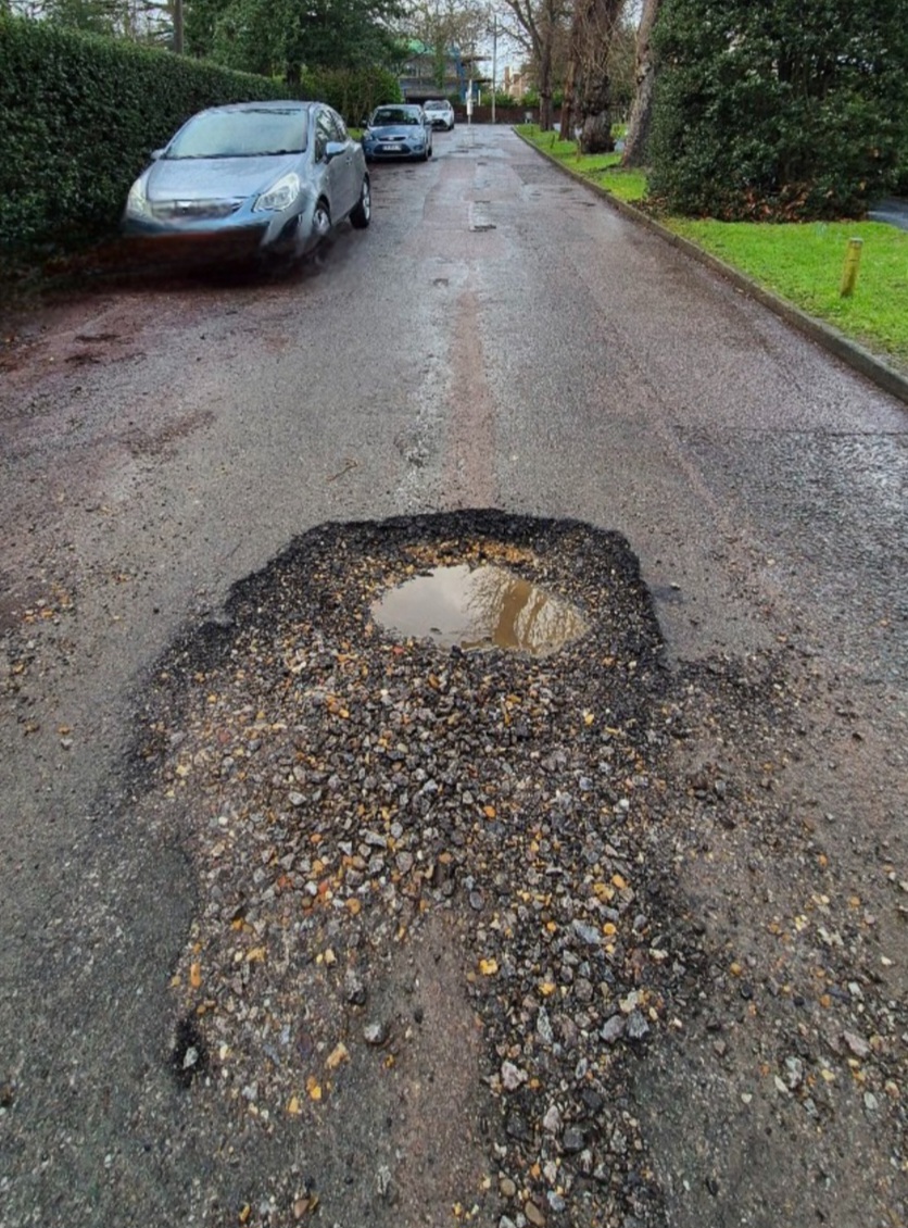 eefnews's tweet photo. 'POTHOLE WATCH' LATEST: Greenhill, Buckhurst Hill.

A resident has told @eefnews Greenhill has 42 "mature and baby" potholes "the biggest is about ten inches deep and the width of nearly half a car".

'Pothole Watch' page link via  https://t.co/fm2PnWDHdx https://t.co/ZulQqYiKxA