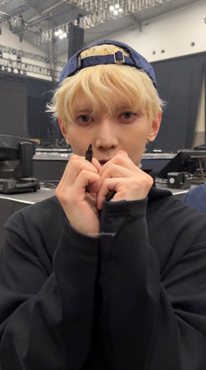 riceballmingi's tweet photo. 260131 IYF Jakarta 🇮🇩 

yeosang send off!!  ♡(˃͈ ˂͈ )

#ateezinjakarta #ATEEZ #에이티즈 #여상
#YEOSANG https://t.co/68JMKeWQkX