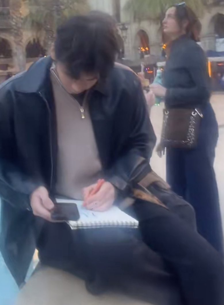 wb4lyf's tweet image. Jusko magbabalik na ba si user artbywilbert wag naman sana CHARIZ