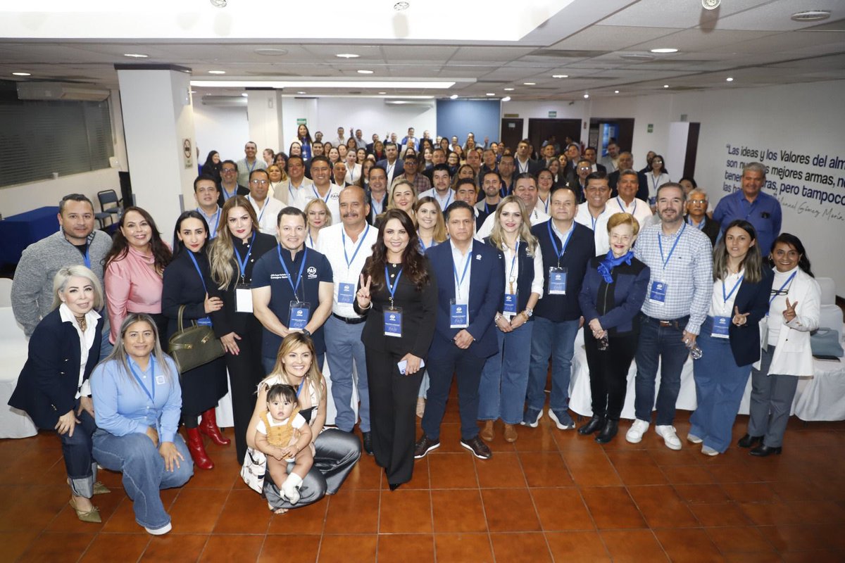 BeckyReynoso's tweet photo. Juan Pablo Colín reta al Consejo Estatal del PAN Jalisco: 2027 no se gana con discursos, se gana en la calle.
Unidad real, trabajo permanente y cercanía con la gente para recuperar Jalisco.
“El Consejo no es decorativo”, afirmó durante la instalación formal del Consejo Estatal del PAN Jalisco 2025–2028, 
Son  137 consejeras y consejeros, reúne a exgobernadores, legisladores y liderazgos municipales. Entre ellos, el exgobernador Alberto Cárdenas Jiménez, primer gobernador del PAN en Jalisco.