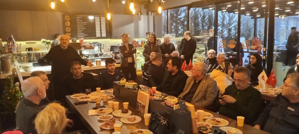 Hatay Vakfı olarak,  Hemşehrimiz Sayın Arif Yılmaz'a ait olan Hood Cafe'de buluştuk. 

Bundan sonra Hatay Vakfı olarak hemşehrilerimiz ile buluşacağımız ortak yerimiz oldu.Tüm hemşehrilerimizi bekliyoruz.

Desteklerinden dolayı Sayın Arif Yılmaz'a teşekkür ederiz.