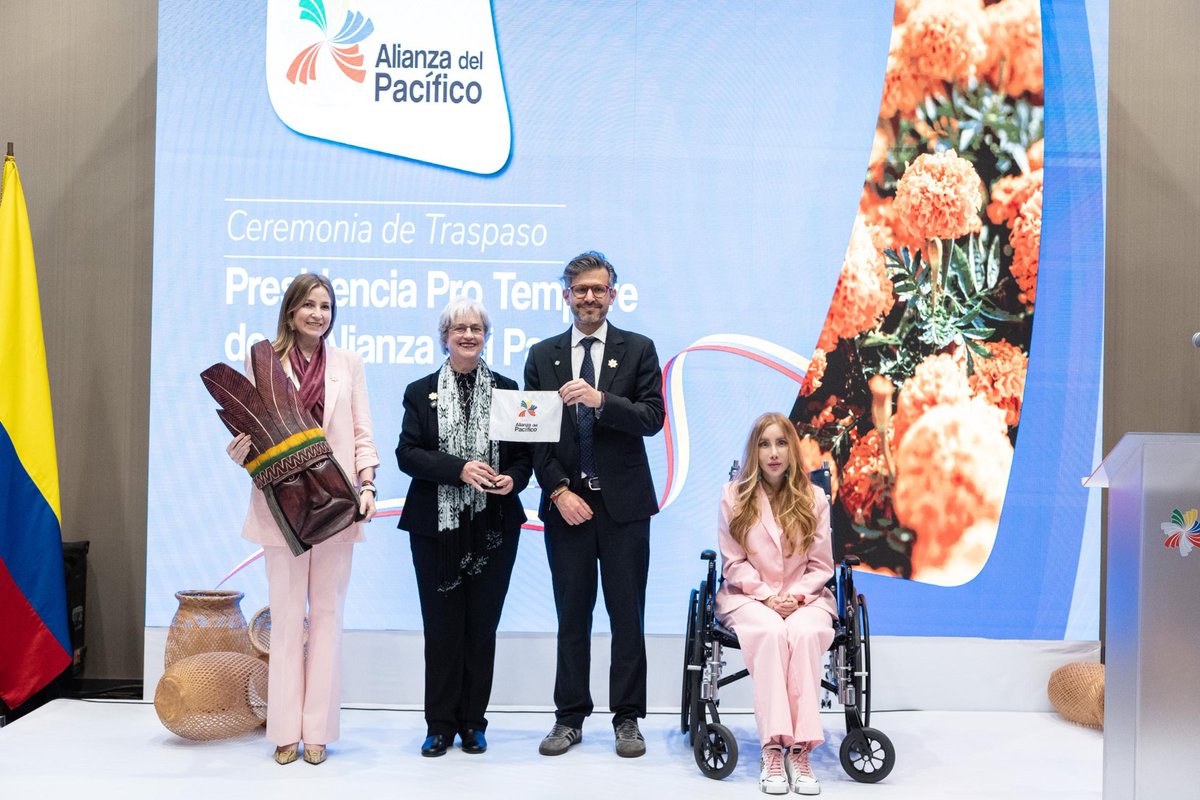 SRE_mx's tweet photo. 📸En representación del Canciller Juan Ramón de la Fuente, la Subsecretaria para América Latina y el Caribe, @RaquelSerur3, participó el día de ayer, en la reunión del Consejo de Ministros de la @A_delPacifico.

En el contexto de esta reunión, México recibió de parte de Colombia la Presidencia Pro Témpore (PPT) del mecanismo, misma que nuestro país ejercerá durante 2026.

Durante la PPT, México ejercerá un liderazgo pragmático, incluyente y orientado a resultados para consolidar los avances del último año y proyectar una nueva etapa de la Alianza que responda al contexto global actual, tenga una mayor proyección extrarregional  y sea más cercana a las personas.

Como parte de la agenda estratégica, México impulsará iniciativas en materia de género, juventudes, medio ambiente, educación y cultura, con el objetivo de alcanzar resultados tangibles para nuestras poblaciones.

México ejercerá esta PPT con convencimiento de que la integración regional es una herramienta indispensable para construir un futuro más justo, próspero e incluyente para todas y todos.