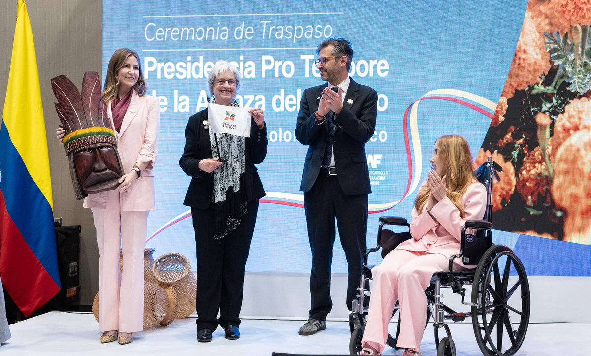 📸En representación del Canciller Juan Ramón de la Fuente, la Subsecretaria para América Latina y el Caribe, <a href="/RaquelSerur3/">Raquel Serur</a>, participó el día de ayer, en la reunión del Consejo de Ministros de la <a href="/A_delPacifico/">Alianza del Pacífico</a>.

En el contexto de esta reunión, México recibió de parte de Colombia