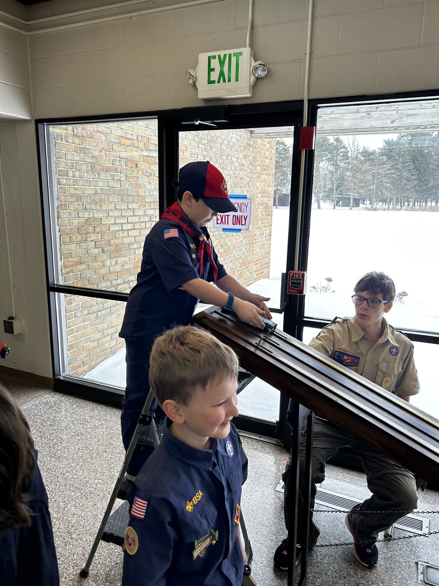MrsBoyleAWLS's tweet photo. Building character AND Pinewood Derby cars 🚗💨 The Portrait of a General values teamwork, curiosity, and grit — exactly what they practice every day in Cub Scouts! #ScoutLife #PortraitOfAGeneral #community https://t.co/C6IYkQEw6V