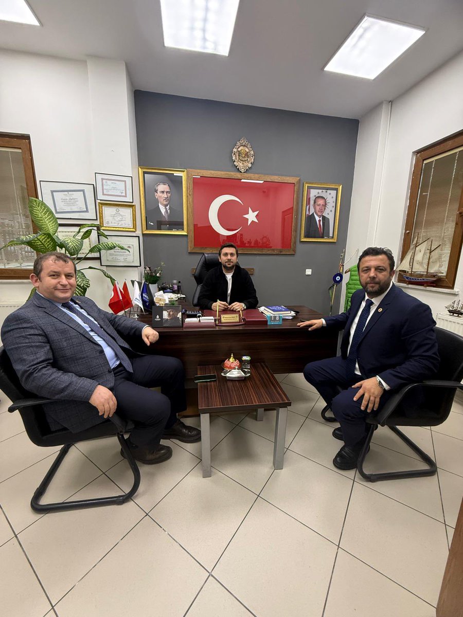 selamiaykut's tweet photo. Bağcılar Yavuzselim Mahallesi Muhtarı Sayın Hüseyin Eren Gürbüz’ü, TÜMFED Teşkilat Başkanı Sayın Hakan Delice ile birlikte ziyaret ettik.

Federasyonu ve Sendikası’nın çalışmaları hakkında verimli bir görüşme gerçekleştirdik.

Nazik ev sahipliği için teşekkür ediyorum. https://t.co/5B646JXrnK