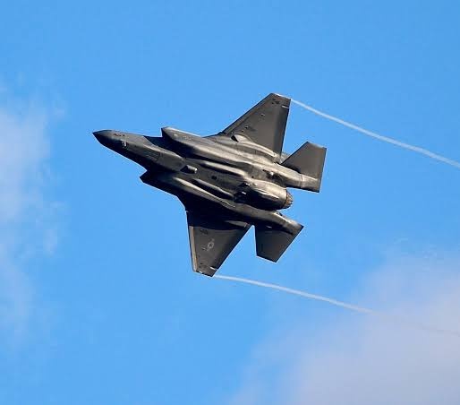 GlobalUpdates24's tweet image. BREAKING –

Israel has started bоmbing Gaza again

At least 29 Palestinians have been kiIIed so far