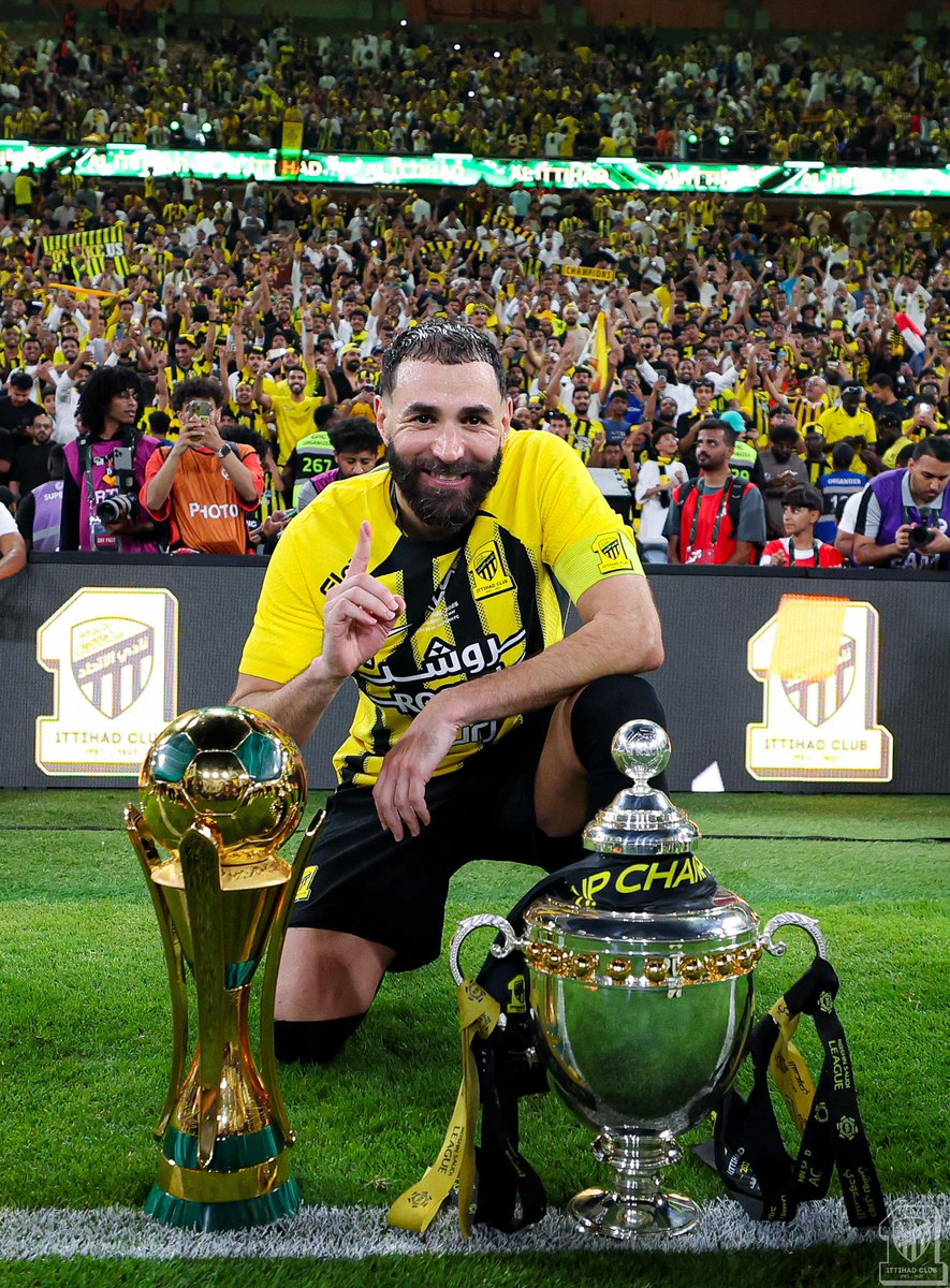 #التجديد_لبنزيما_مطلب. جاب الدوري وكاس الملك ليه ما نطالب بالتجديد له