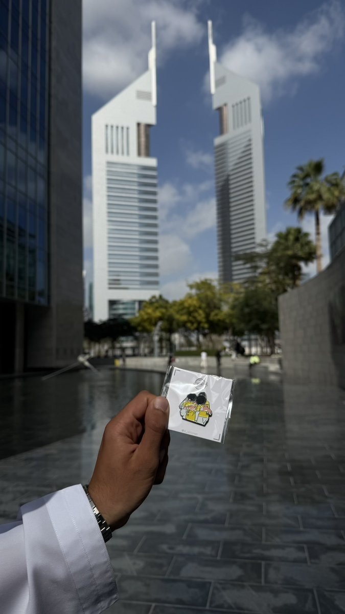 4_stiicker tweet media