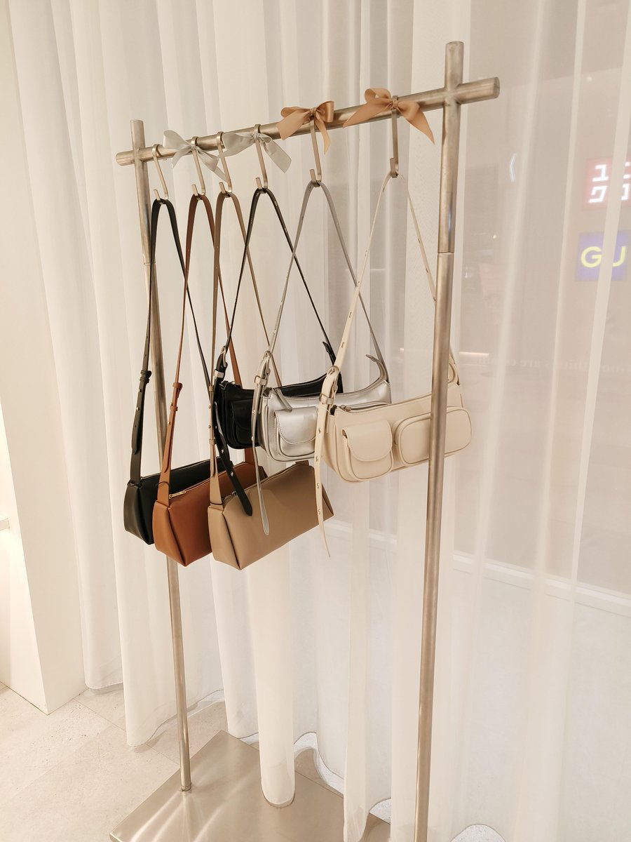 ipgrb4's tweet image. 가방 고르는 시간은
언제나 설레요.