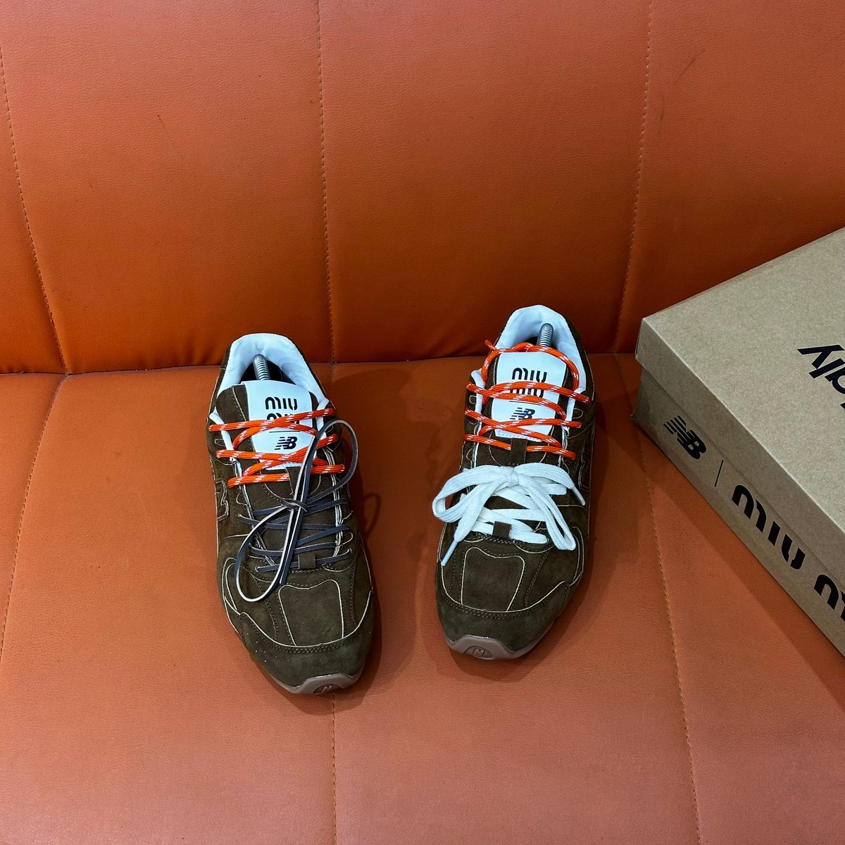 Stane_ng's tweet photo. ‼️🔥2K 💰 OFF

New BALANCE X MIUMUIU “530 SL CINNAMON SUEDE”

NOW AVAILABLE

*Size: 40 -45*‼️

Price: 🏷️#87,000❌

PRICE: 🏷️#85,000😍😍

Get involved* **🤗

#sneakers #hotdeal #newpost https://t.co/5nSiM0X20C