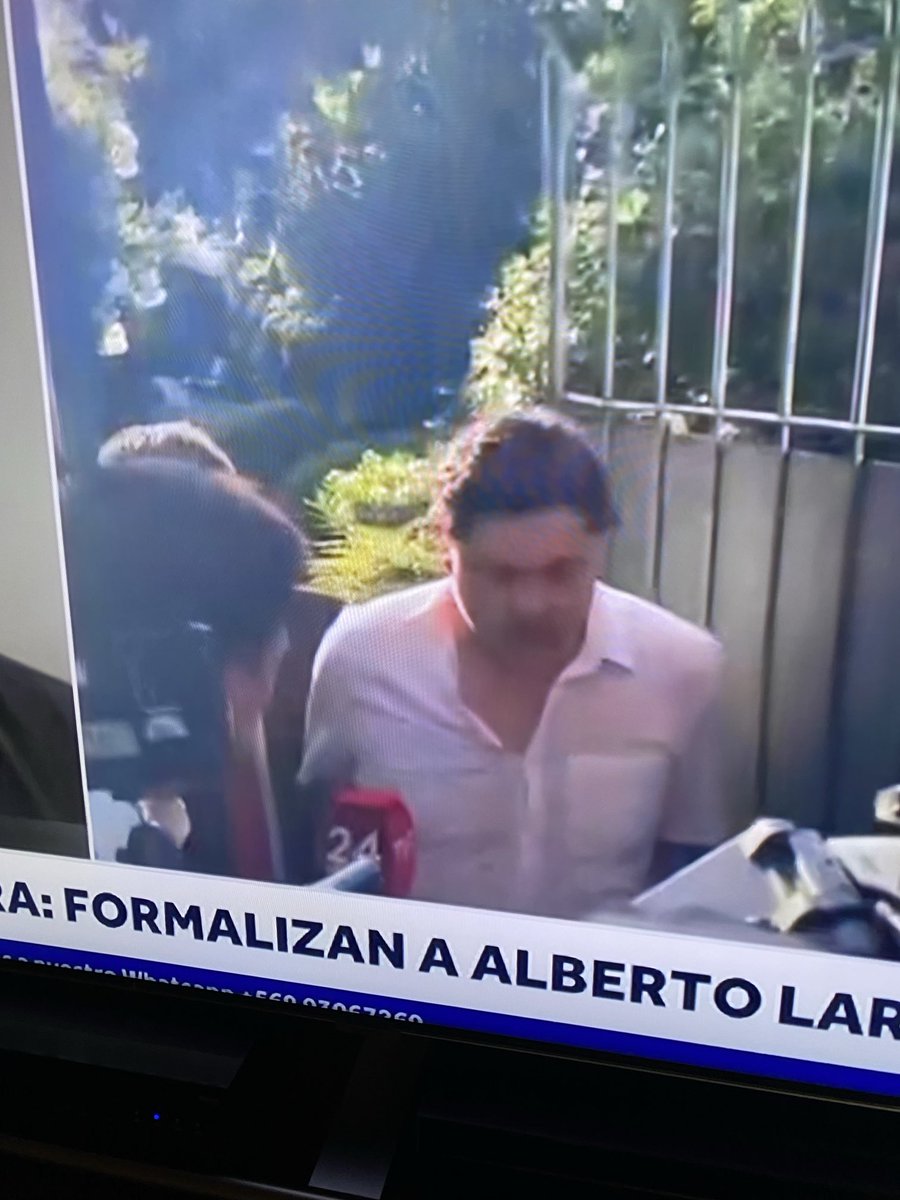 Detenido Larrain Los chilenos necesitamos saber dónde están los 2000 millones que Orrego le entregó a Procultura 
Que vayan presos todos los involucrados !!!!