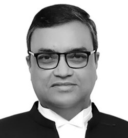 PublicPulse84IN's tweet photo. देश के मेरे प्यारे बहुजन साथियों,
UGC की आंधी में उ.प्र. की योगी
सरकार का बहुचर्चित #69000_शिक्षकभर्ती_आरक्षण_घोटाला
मत भूल जाना! 

यह मामला "4 Feb 2026" को मा. सुप्रीम कोर्ट
में "कॉलेजियम के माई-लॉर्ड" क�� यहाँ सुनवाई
हेतु लगा है!

उम्मीद है, ये "संविधान-शपथ" की लाज
जरूर रखेंगे! https://t.co/23dRYhDfQF