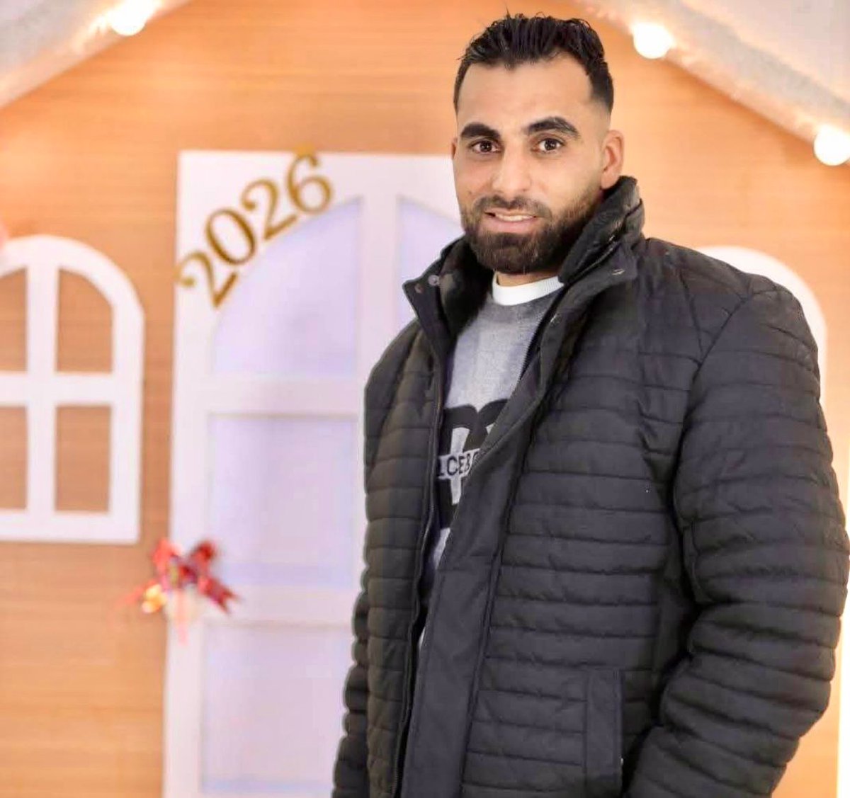 Qadeyah1's tweet photo. "كان قد ذهب لإحضار إذن لإقامة حفل زفافه"

ارتقاء الشاب محمد فوزي أبو غليون في مجرْرة مركز الشيخ رضوان في مدينة غزة اليوم. https://t.co/pOuycA3hkh