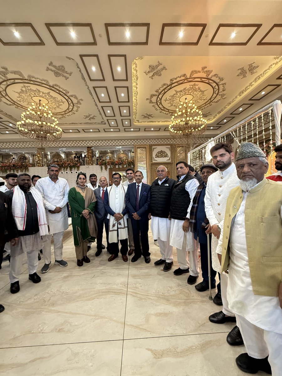 आज भतीजे जहाँगीर बदर की शादी के रिसेप्शन में अपनी गरिमामयी उपस्थिति दर्ज कराने के लिए हरियाणा की आवाज़, हमारे नेता पूर्व मुख्यमंत्री आदरणीय भूपेंद्र सिंह हुड्डा जी का हम हृदय से आभार एवं धन्यवाद प्रकट करते हैं।
<a href="/BhupinderShooda/">Bhupinder Singh Hooda</a>