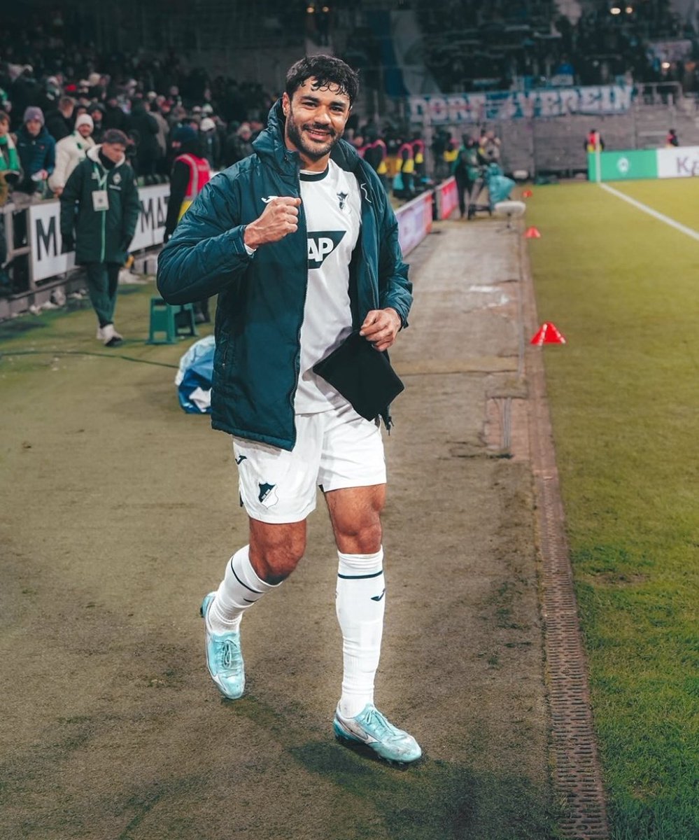 Takımda stoper hattının 18 yaşındaki Arda Ünyay dışında 1 tane bile yedeği yokken sözleşmesinin bitmesine 6 ay kalmış Ozan Kabak'ı almamak akıl tutulmasıdır