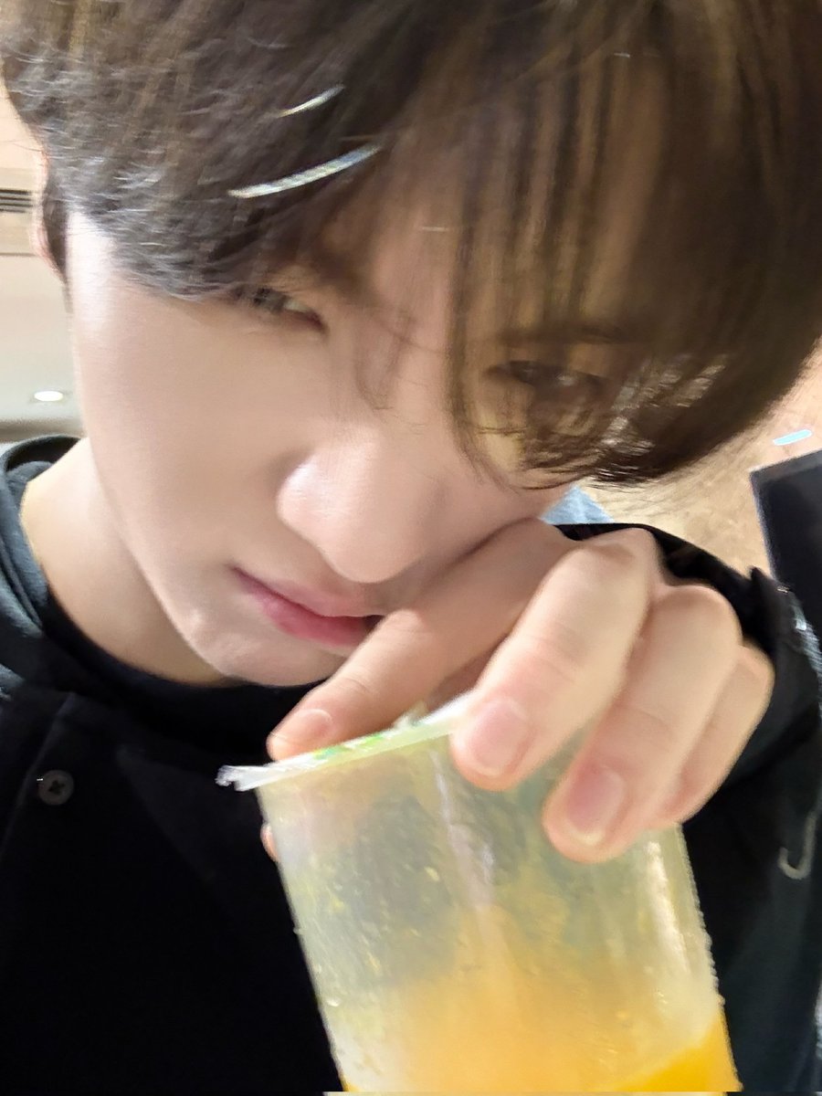 TWS_INTL's tweet image. [WEIBO] 260201

TWS #YOUNGJAE Weibo Update

"Kaohsiung day 1 done!" 

TWS #TWSOneDayEditor#"

🖇️: m.weibo.cn/detail/5261304…

#영재 #TWS #투어스 #247WithUs @TWS_PLEDIS