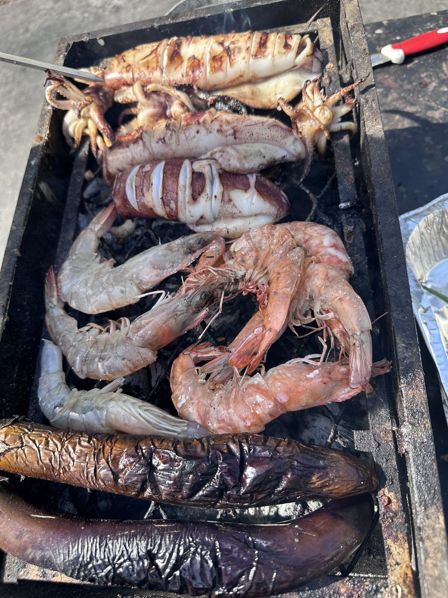 BisdakV's tweet image. Barbecue time!

#picnic #weekend #barbecue #family #AbuDhabi #UAE
