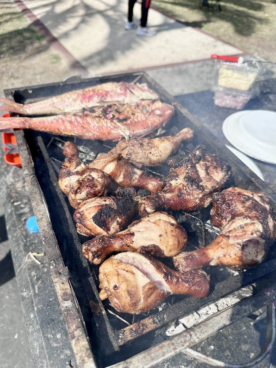 BisdakV's tweet image. Barbecue time!

#picnic #weekend #barbecue #family #AbuDhabi #UAE