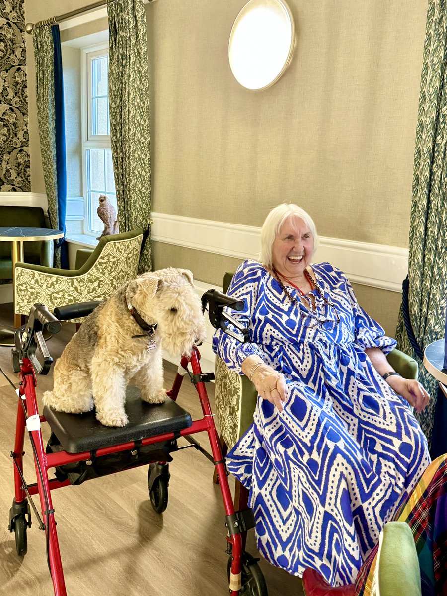 I’ve just popped in to see my grandma who has dementia for a chat. It always perks her up when I go in, you wouldn’t believe the things we chat about, she’s very naughty …… a bit like me ❤️❤️

Animals are really good therapy for people who suffer with dementia ❤️❤️