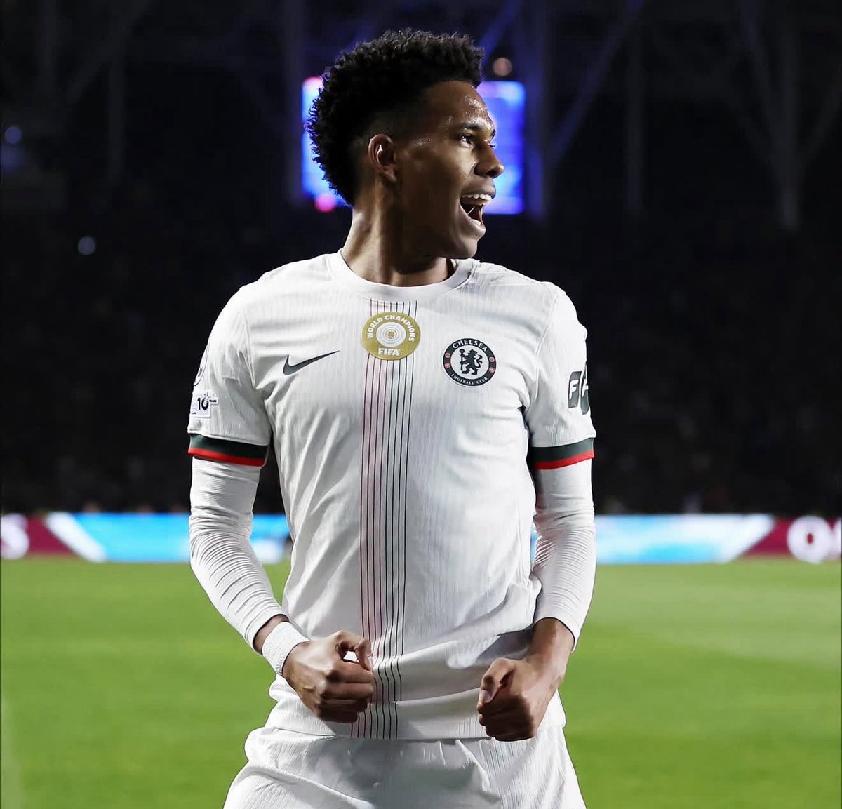 🚨 BREAKING: Estevao has had to travel back to Brazil due to personal reasons. (<a href="/kierangill_DM/">Kieran Gill</a>) 

Hope everything is okay 🙏