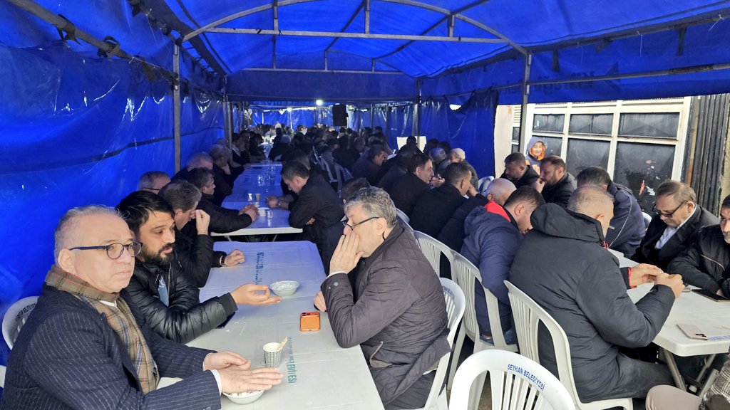 Alparslan Kuytul Hocaefendi, kalp krizi sonucu eşi vefat eden talebesine taziye ziyaretinde bulundu.