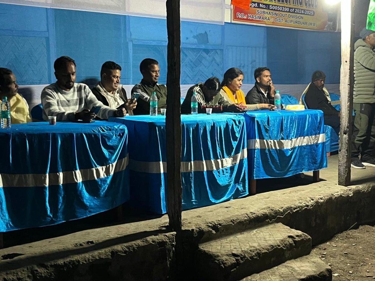 AITCakashH's tweet image. In Kalchini Assembly, under Malangi Anchal, at Subhashini Out Division,
the ‘Lakhi Elo’ film showcased the people-centric development &amp;amp; welfare initiatives of Hon’ble CM Mamata Banerjee.
#LakhiElo #Kalchini #MalangiAnchal #SubhashiniOutDivision
#MamataBanerjee #BanglarGorboMamata