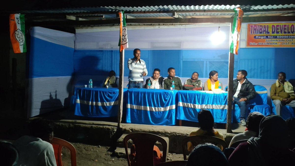 AITCakashH's tweet image. In Kalchini Assembly, under Malangi Anchal, at Subhashini Out Division,
the ‘Lakhi Elo’ film showcased the people-centric development &amp;amp; welfare initiatives of Hon’ble CM Mamata Banerjee.
#LakhiElo #Kalchini #MalangiAnchal #SubhashiniOutDivision
#MamataBanerjee #BanglarGorboMamata