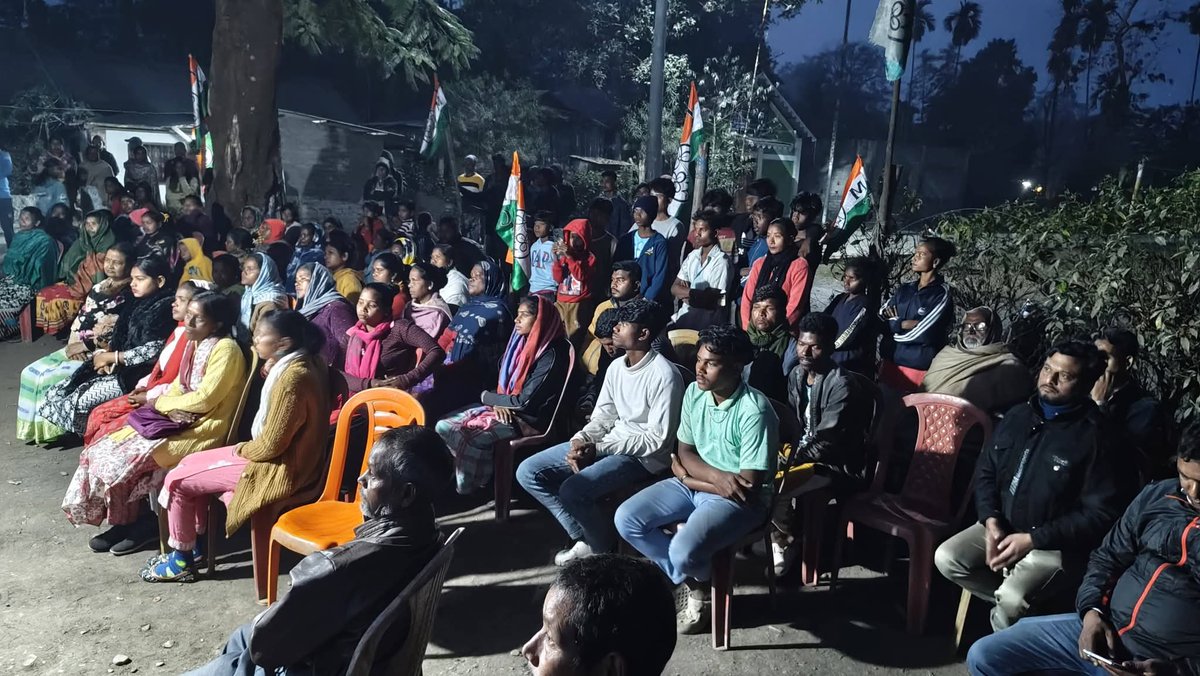 AITCakashH's tweet image. In Kalchini Assembly, under Malangi Anchal, at Subhashini Out Division,
the ‘Lakhi Elo’ film showcased the people-centric development &amp;amp; welfare initiatives of Hon’ble CM Mamata Banerjee.
#LakhiElo #Kalchini #MalangiAnchal #SubhashiniOutDivision
#MamataBanerjee #BanglarGorboMamata
