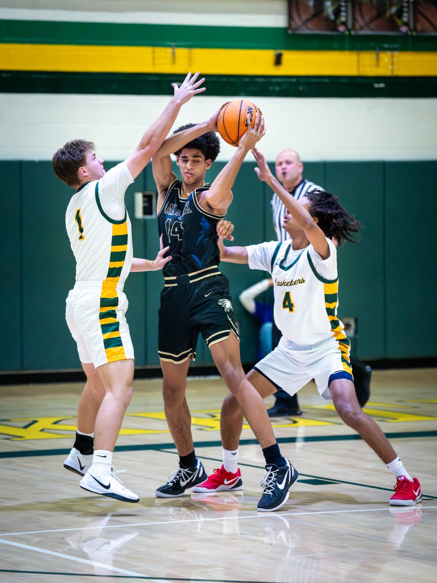 vcspreps's tweet photo. Beau Prophete's offense and Jadon Holmes' defensive presence delivered Oak Park the decisive win of the Coastal Canyon League boys basketball race. With Photo Gallery.
👇👇👇👇
https://t.co/VxlLlJQd7n https://t.co/VoQGhQj4De