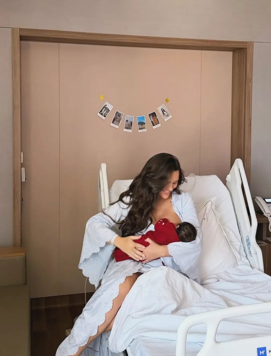 PortalRanu's tweet photo. Nossos amores com suas babies. 

Nós vimos a amizade delas nascer no BBB e hoje estamos vendo elas viver a maternidade. E mães de meninas.

Amamos muito Ranu mamães e as babies Nara e Zuza Helena 🥹❤️ https://t.co/kT8X0Y6Q5K
