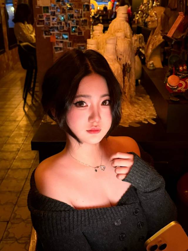 w66670829's tweet photo. 短小老公，想被踩在脚下嘛 https://t.co/XO2uSKv3Ko
