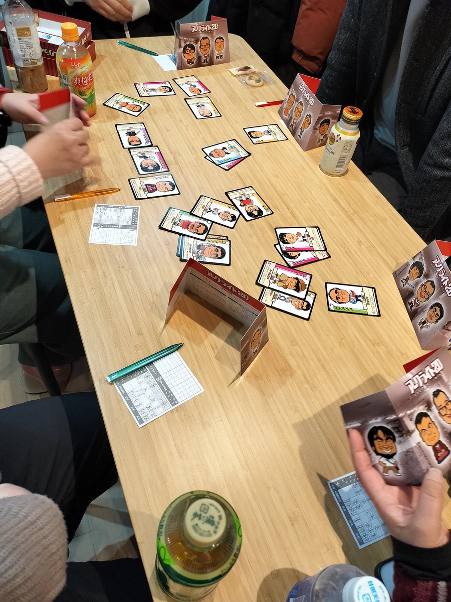 baggamehouse's tweet photo. 本日の会に参加のみなさん、���疲れ様でした。
今日は、いつもより盛況でしたね。実に���りがたい限りです。
そんな中うちの卓では、ケツァール、ゲシェンク、フリップセブンの他に、キャントストップもプレイ。
今回は改めて、名作の良さを再確認した感がありました。（ふう） https://t.co/I8PZDmTY8u