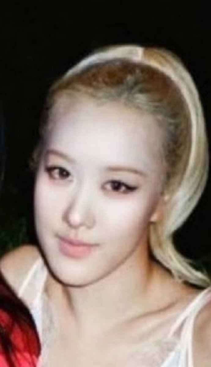 jkissante's tweet photo. Rosé on the preparations for her sophomore album via Weverse:

" Without Bruno Oppa, I effortlessly flopped. He said that if I chased him in a taxi for another 20 minutes, he would consider collaborating with me again” https://t.co/T5dNjBCYNT