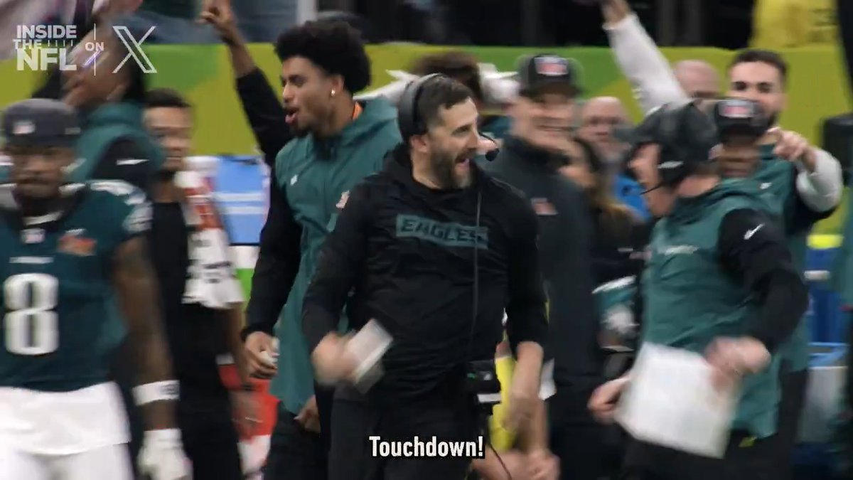 "If we score, it's over."
DeVonta Smith pulled in the "dagger" to secure the Super Bowl victory for the Eagles 😤 (Super Bowl 59)
@insidethenfl's Top 60 SB Mic'd Up Moments on X