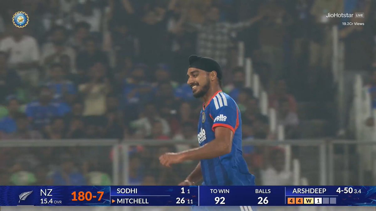 Hailkohli18's tweet photo. Imagine if Bumrah took 5 wickets from this situation then he would've been called a bigger bowler than McGrath, Marshall, Akram &amp; blah blah....

Arshdeep Singh needs a better PR ✍️🏻 https://t.co/zRhastxNz9