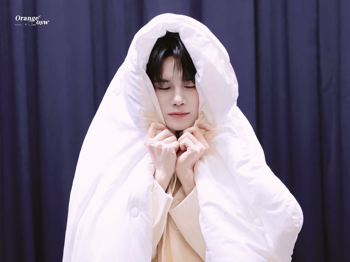 이렇게 붙이니까 오른쪽도 사극같아