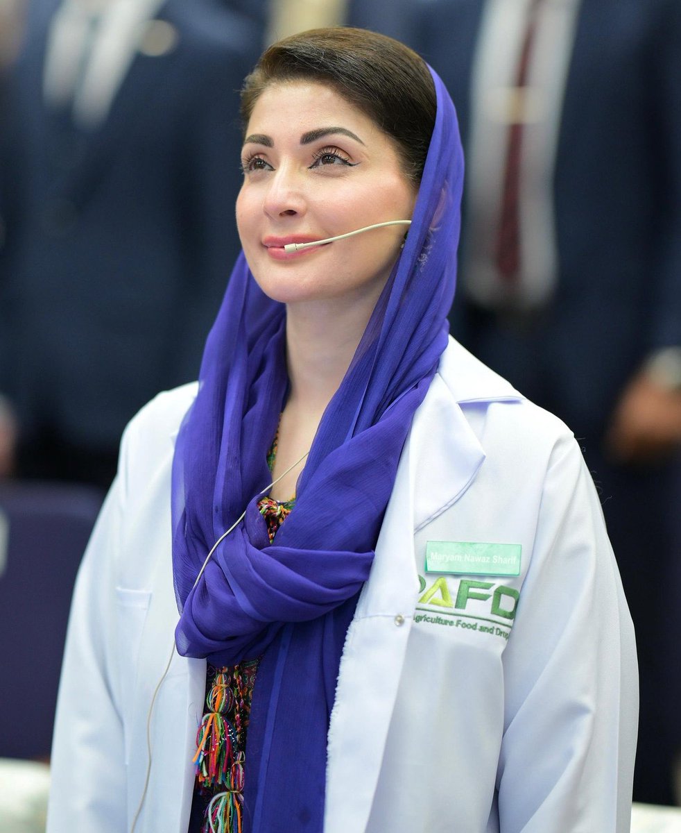 Showbiz & News tweet media