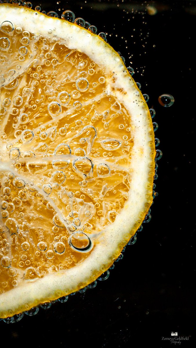 Z_Goldfield's tweet photo. Pictures made by : me 📸
#FruitEnBruis #SparklingWater #FruitInfused #DrinkPhotography
#FoodPhotography #SplashOfFruit #FizzAndFruit #ColorfulSips #BubblyMoments
#FruitPop https://t.co/JneiwfAKAG
